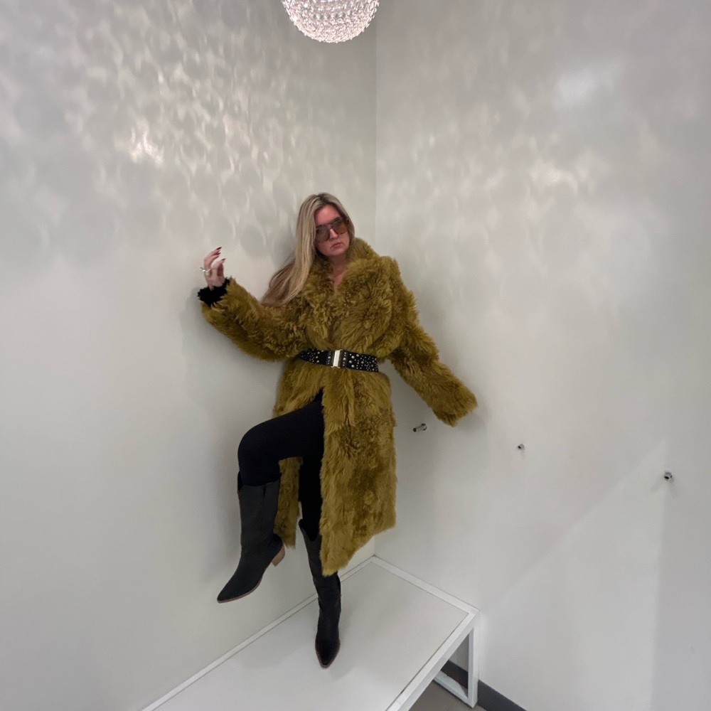 Shearling coat - Picture 7 of 8